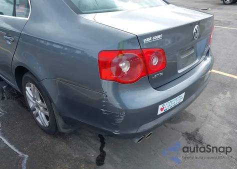 2007 Volkswagen Jetta Wolfsburg z USA, uszkodzony, nr VIN 3VWEF71K07M181537